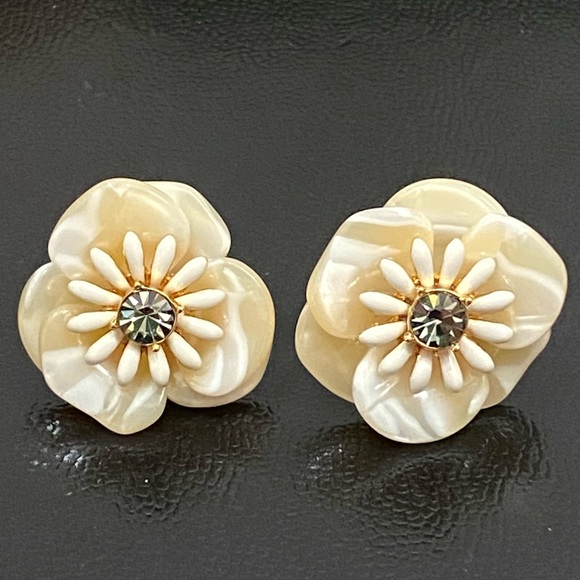 Unsigned Ivory Cream Swirl Resin CZ Center Flower Earrings - Picture 3 of 13